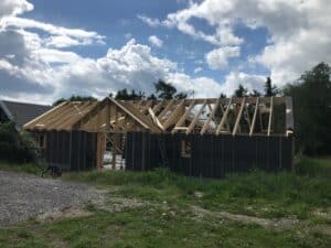 Totalrenovering før – rå bygning under omfattende ombygning