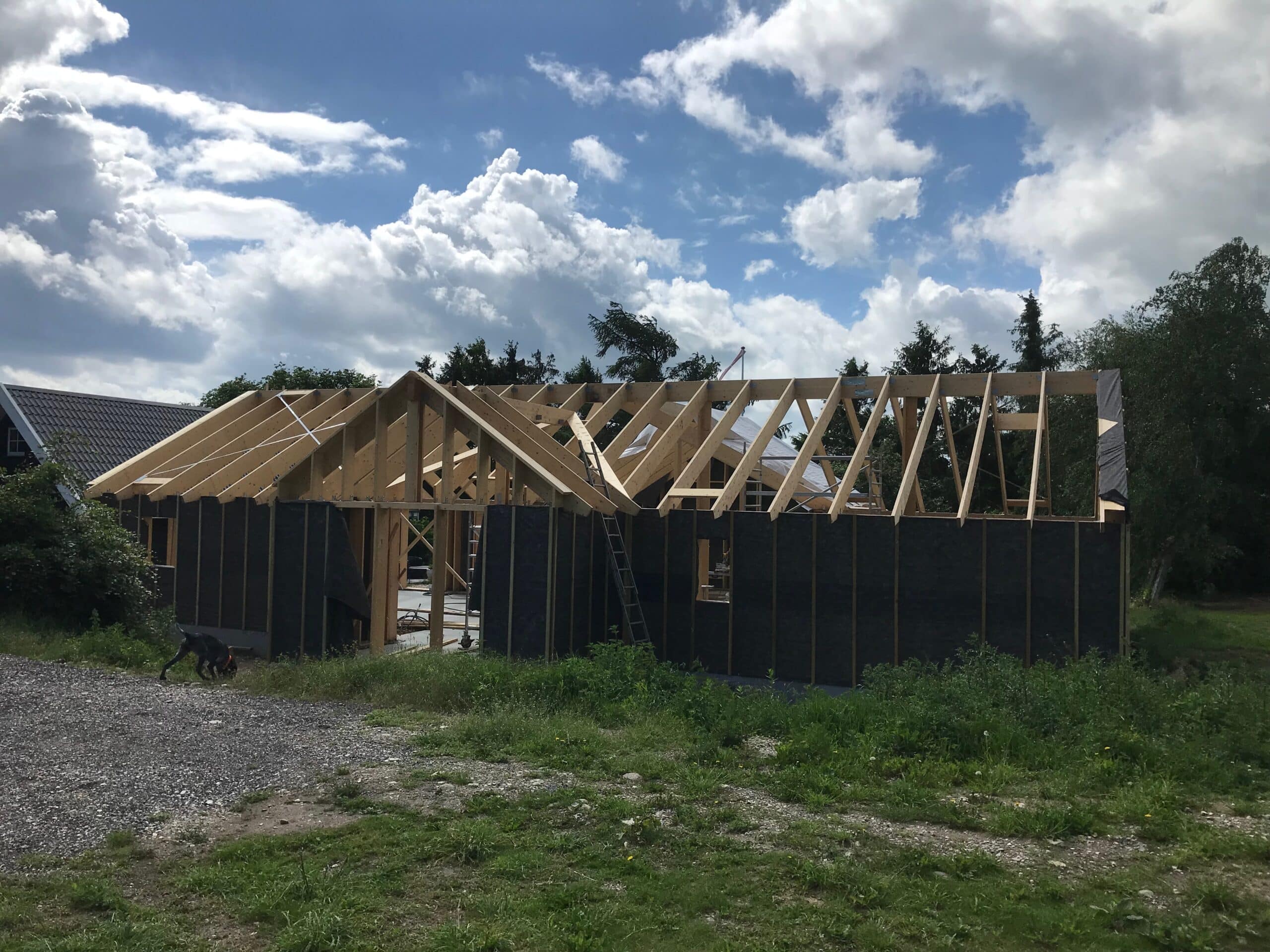 Totalrenovering før – rå bygning under omfattende ombygning